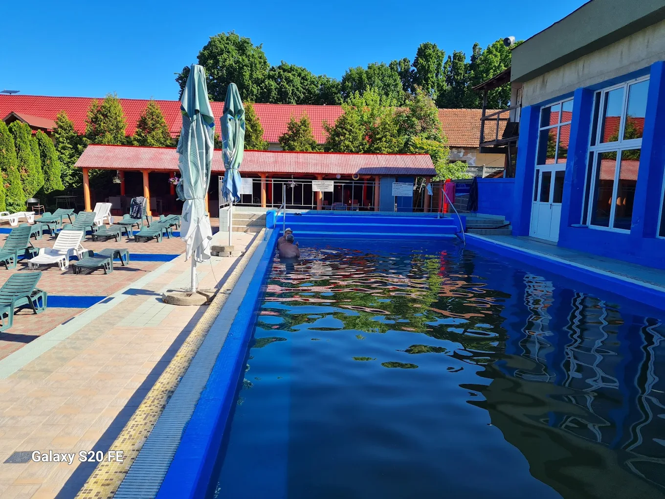 Piscina termală, seară